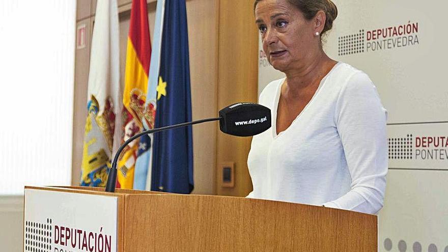 La presidenta provincial, Carmela Silva, ayer en rueda de prensa.