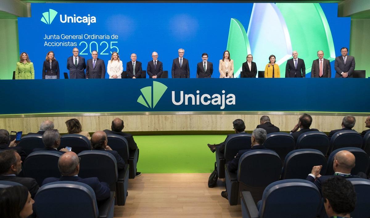 La junta de accionistas de Unicaja, celerada en la sede central del banco, en la avenida de Andalucía, en Málaga.