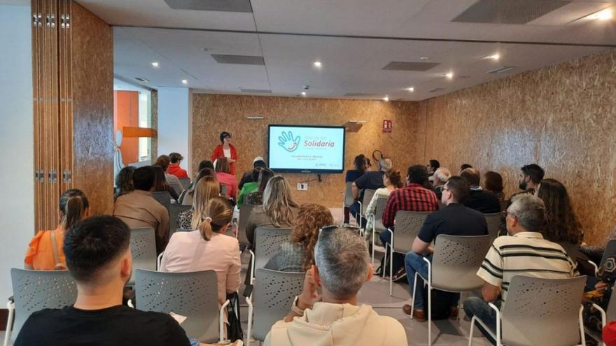 Interior del Centro Insular de Voluntariado durante un encuentro reciente.