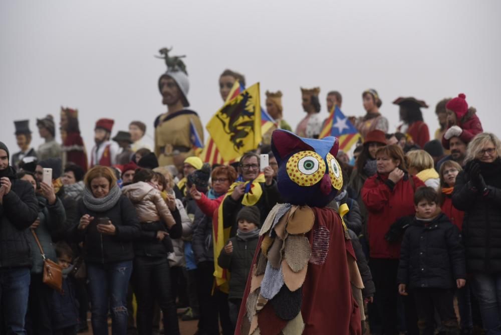 Lledoners s'omple de gegants i gegantons en una trobada inèdita