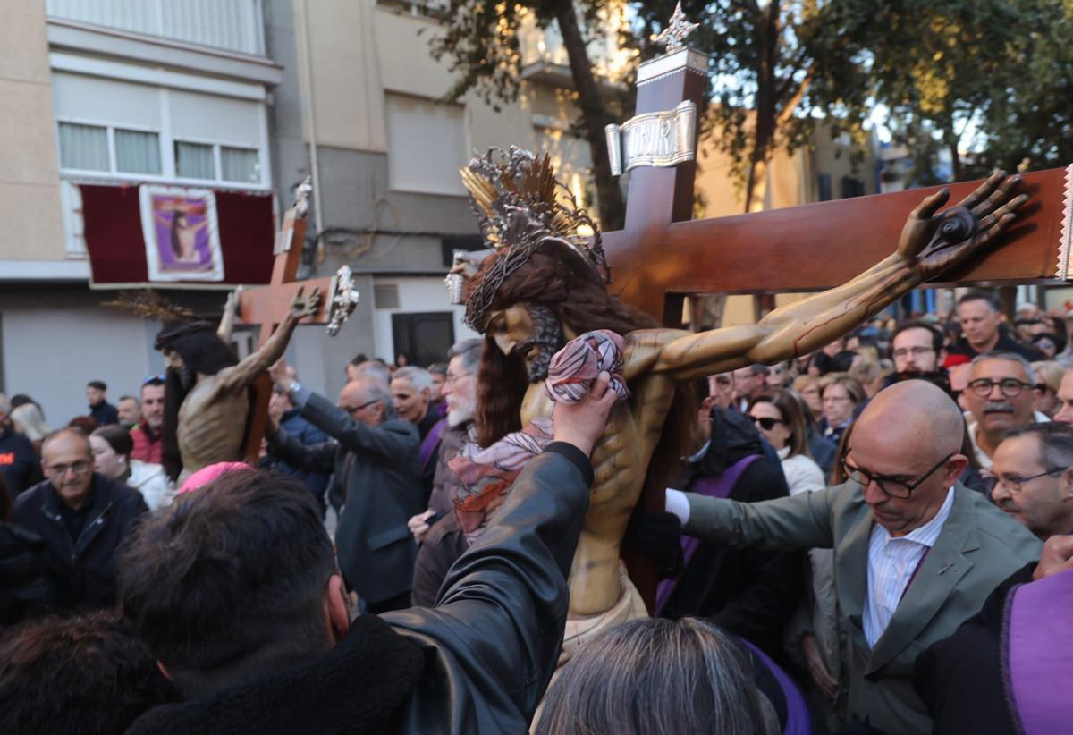 El encuentro de los cristos del Cabanyal estrenan el Viernes Santo de la Semana Santa Marinera de València