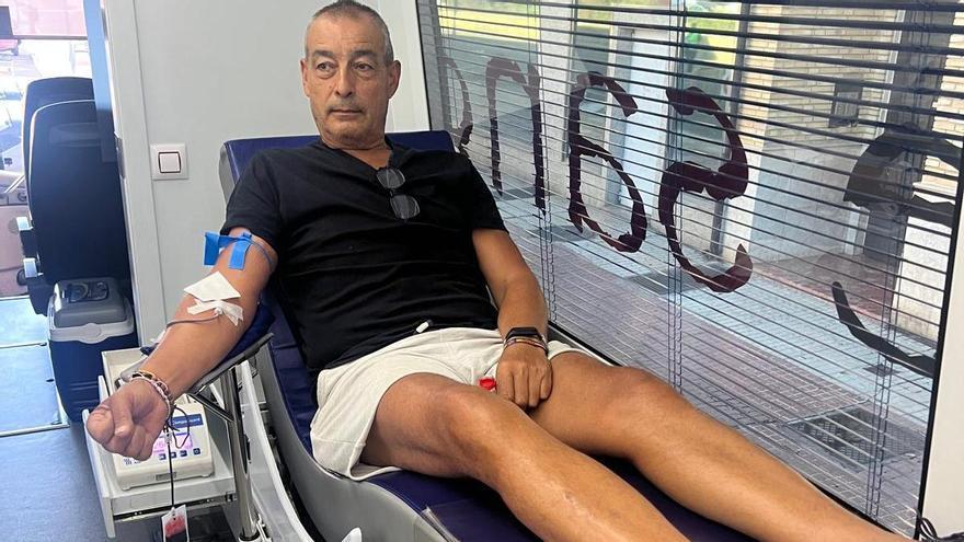 La cara más solidaria de los coches clásicos: 35 donaciones de sangre en Benavente