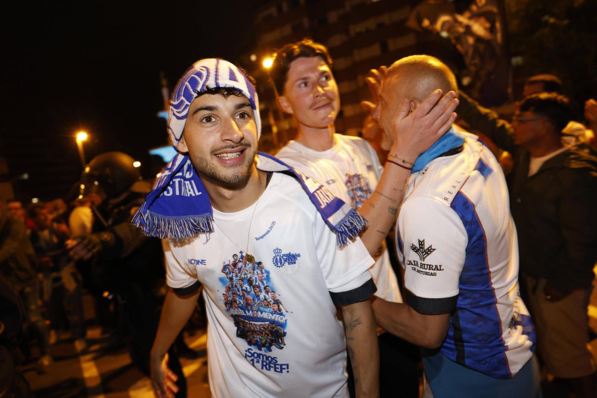 EN IMÁGENES: Locura en las calles de Avilés por el ascenso