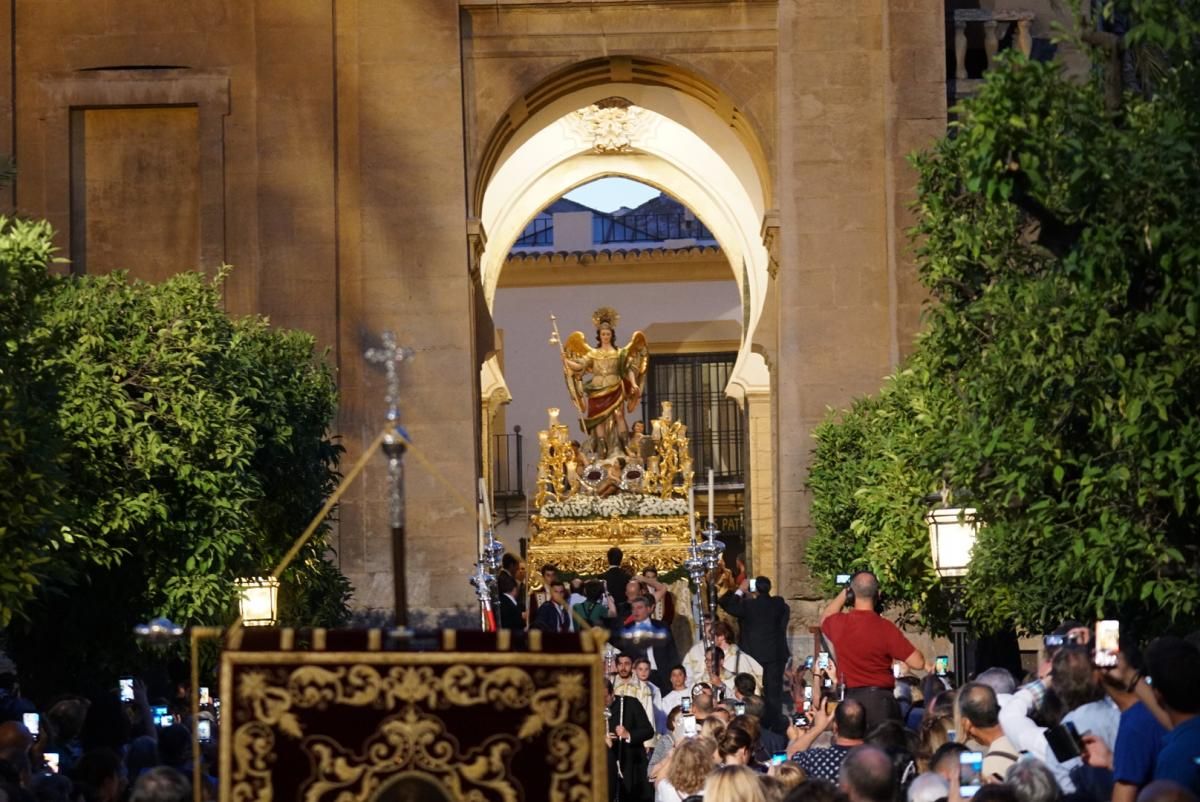 Una procesión con tres pasos para el aniversario del Sagrado Corazón