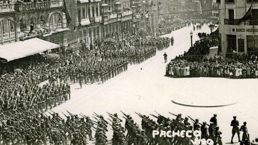 Panorámica del Desfile de la Victoria celebrado en Vigo el 17 de abril de 1939. / PACHECO