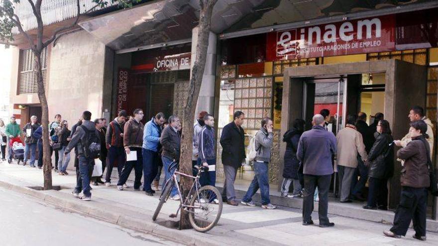 Los recortes en la dependencia marcan un mes negro en el paro