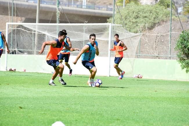 Entrenamiento UD Las Palmas en Barranco Seco ...