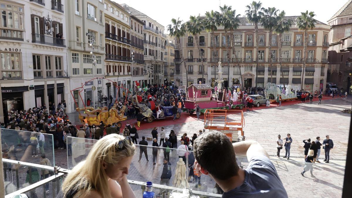 Imágenes del rodaje de la primera parte de la serie &quot;La chica de nieve&quot;,  en la Plaza de la Constitución (Málaga) en marzo de 2022