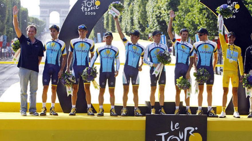 El equipo Astana en el podio del Tour 2009