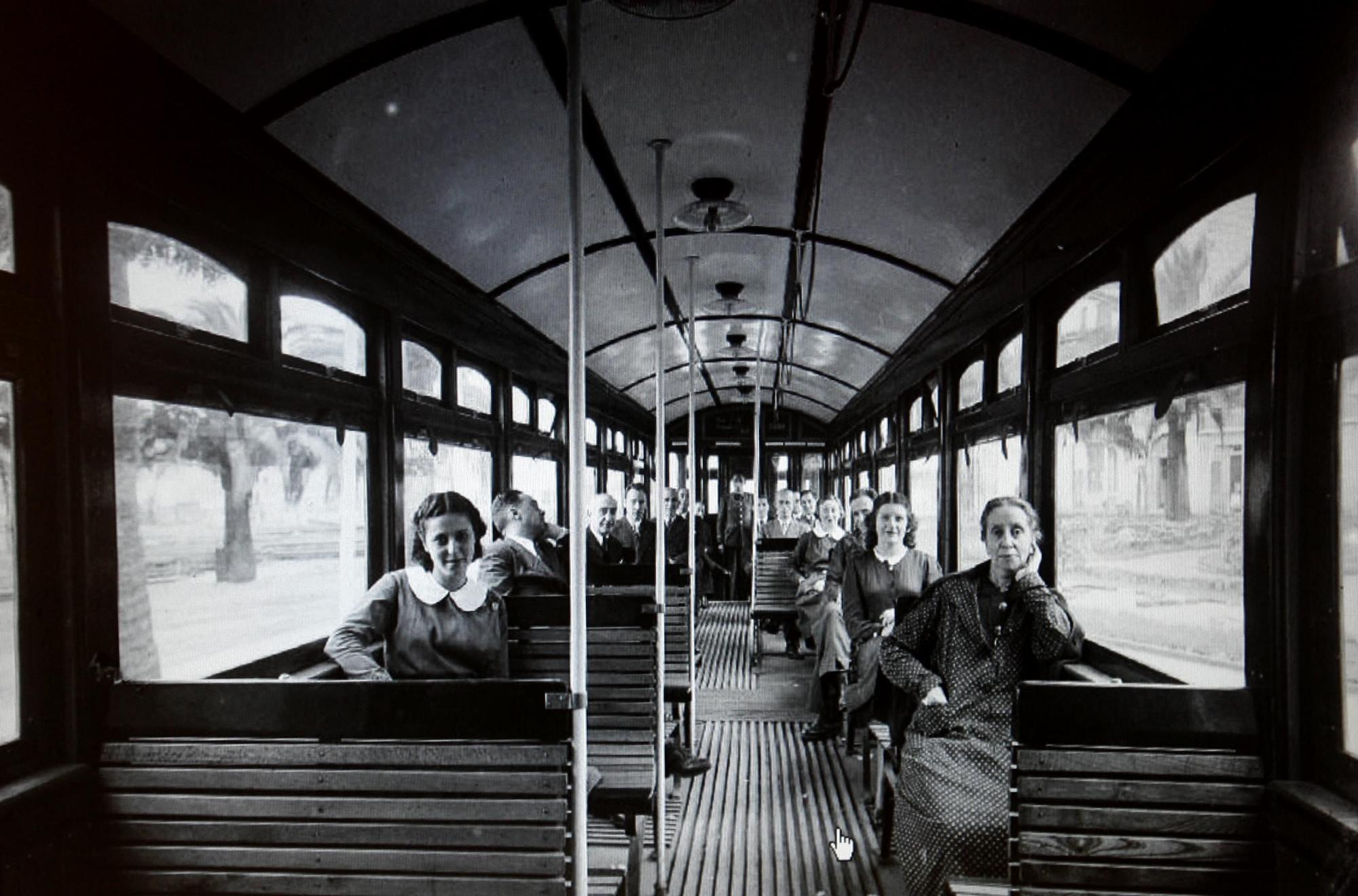 Interior de un tranvía vigués