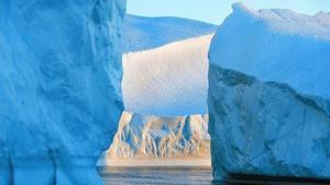  Un paisaje de icebergs árticos, que día a día ven reducido su diámetro. 