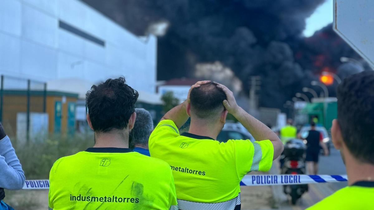 Incendio en una planta de productos químicos de Alcalá de Guadaíra.