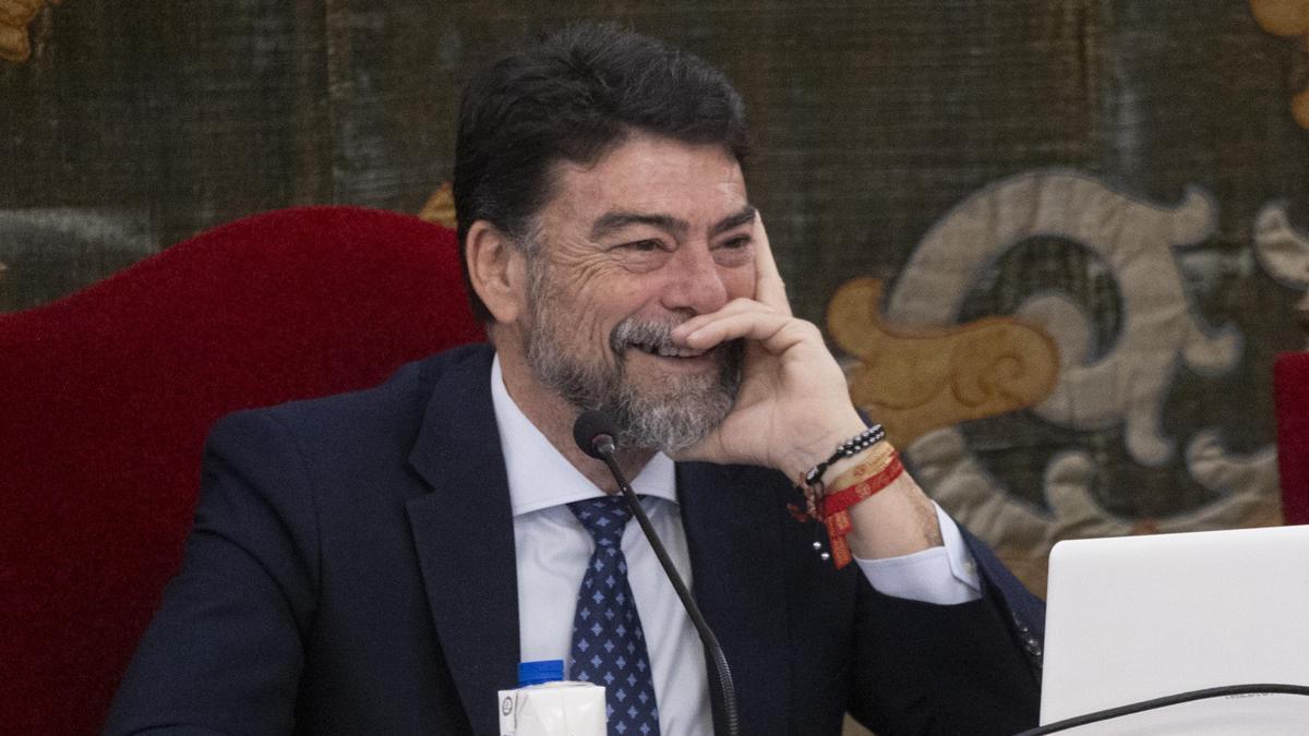 La Fiscalía archiva la investigación al Ayuntamiento de Alicante por recurrir a letrados externos pese a detectar “irregularidades”