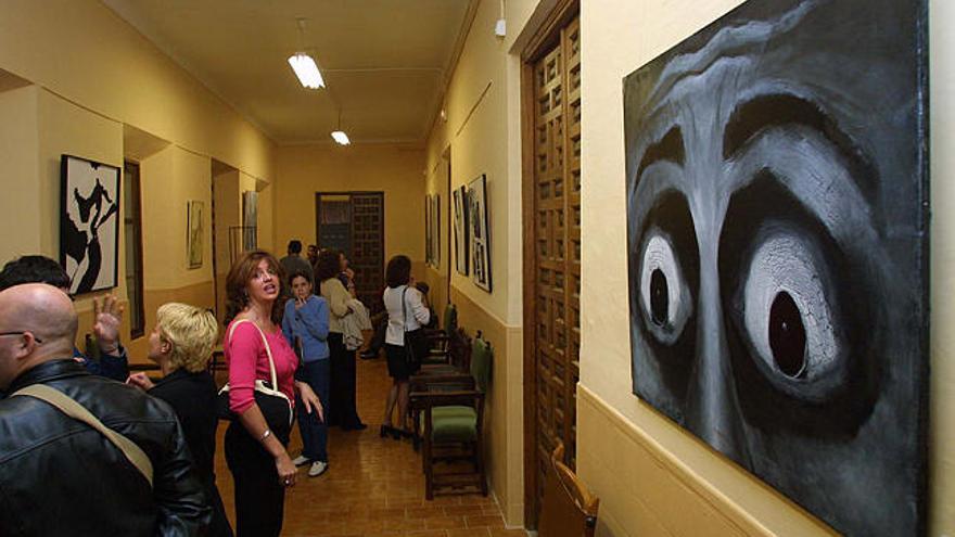 Una exposición de artes plásticas en la sede del Ateneo de Málaga.
