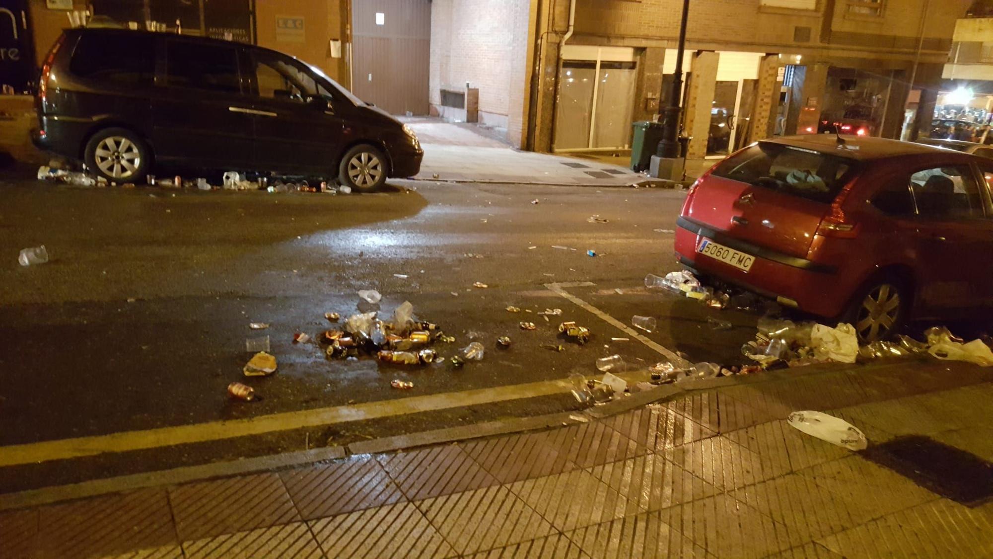 Así quedó la calle Facetos tras la previa del derbi