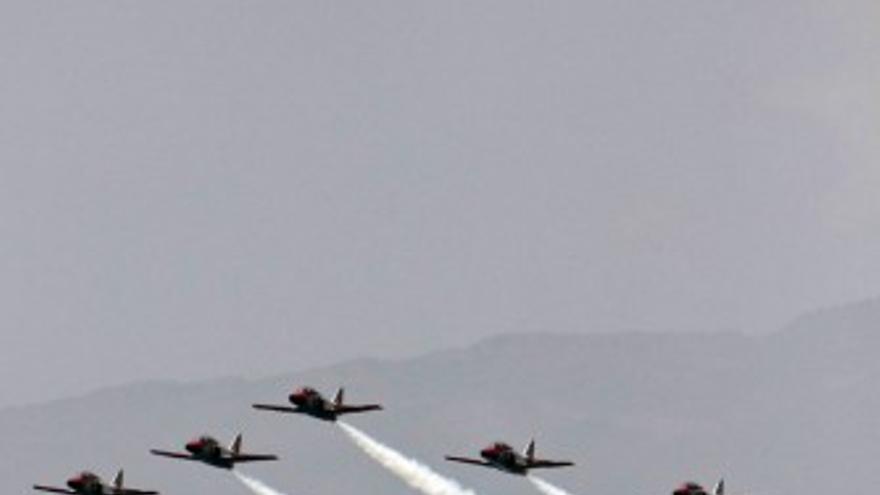 Festival de acrobacias aéreas en la playa de Las Canteras