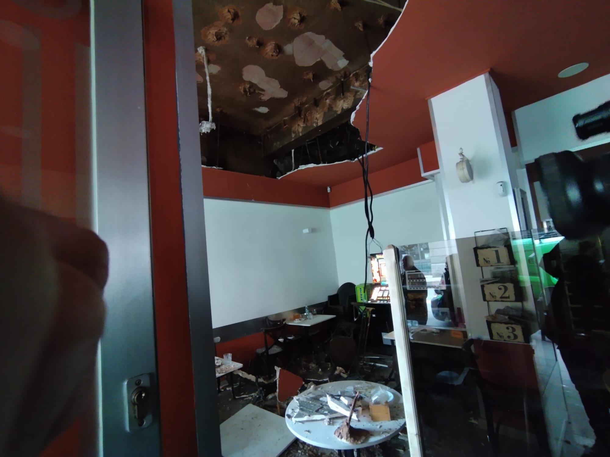 El techo se desploma en una céntrica cafetería de Oviedo y deja varios heridos