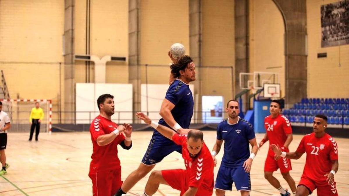 El equipo de Benidorm, con camiseta zul