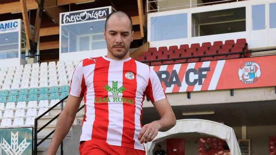 Rafael Silveira con la equipación rojiblanca.