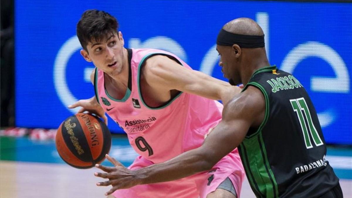 Bolmaro, ante la marca de Jackson, del Joventut