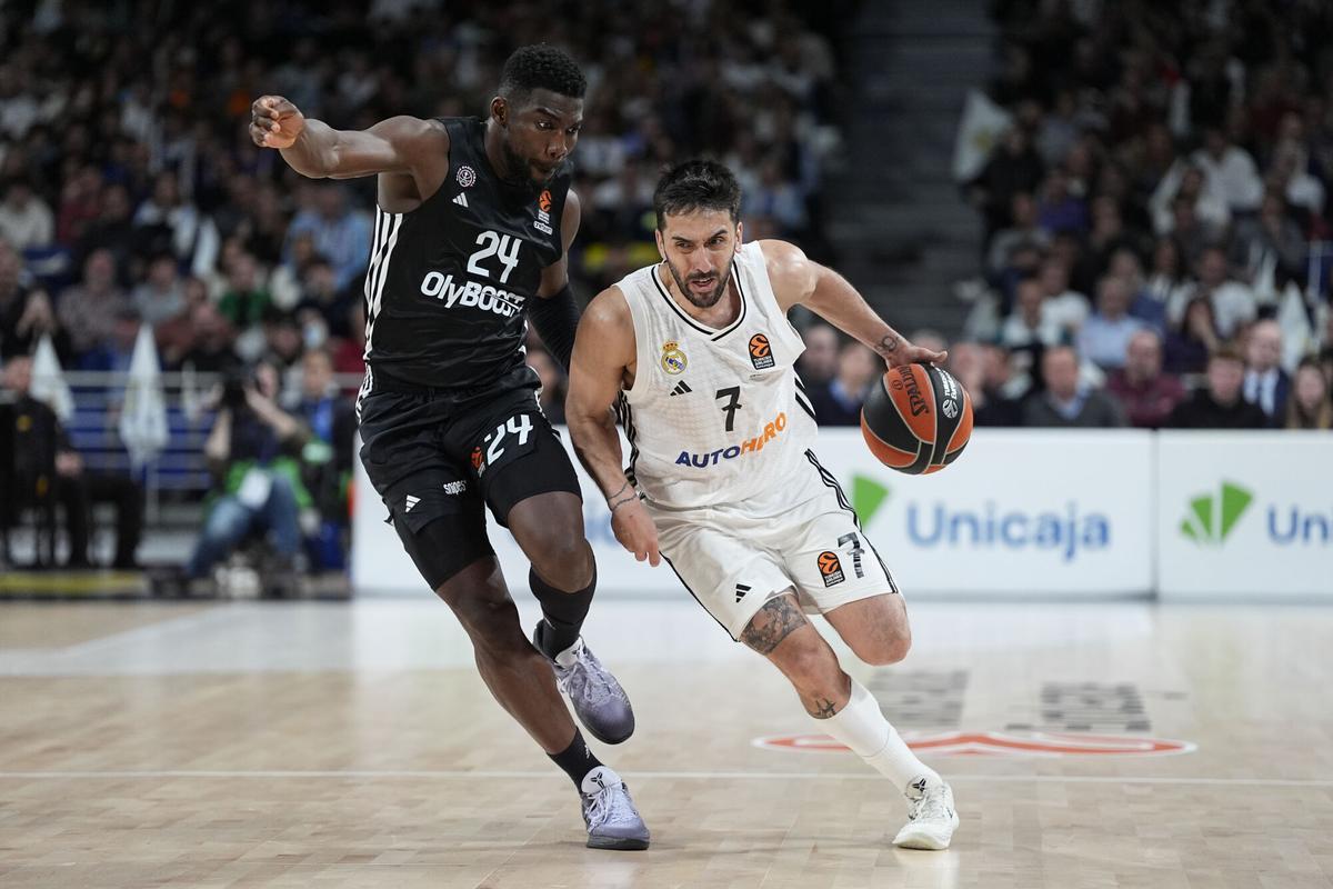 Facundo Campazzo of Real Madrid and Yakuba Quattara of Paris in action during the Turkish Airlines EuroLeague, Play In basketball match played between Real Madrid Baloncesto and Paris Basketball at Movistar Arena pavilion on April 15, 2025 in Madrid, Spain. AFP7 15/04/2025 ONLY FOR USE IN SPAIN. Oscar J. Barroso / AFP7 / Europa Press;2025;BASKET;SPAIN;SPORT;ZBASKET;ZSPORT;Real Madrid Baloncesto v Paris Basketball - Turkish Airlines EuroLeague;