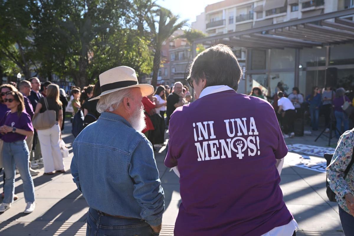 Así ha sido la protesta de 24 colectivos en Elche contra la moción antiaborto de Vox apoyada por PP Así ha sido la protesta de 24 colectivos en Elche contra la moción antiaborto de Vox apoyada por PP