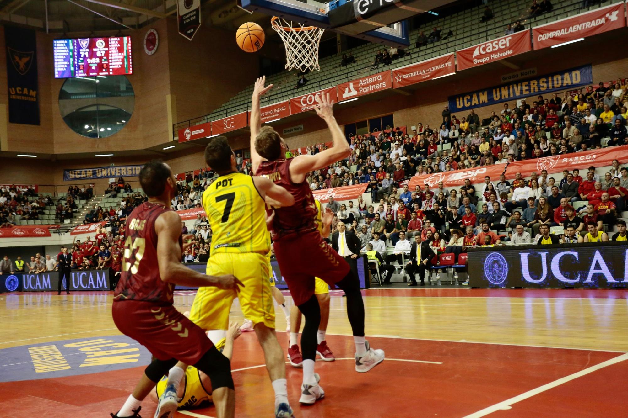 Las imágenes del partido UCAM Murcia - Falco Vulcano