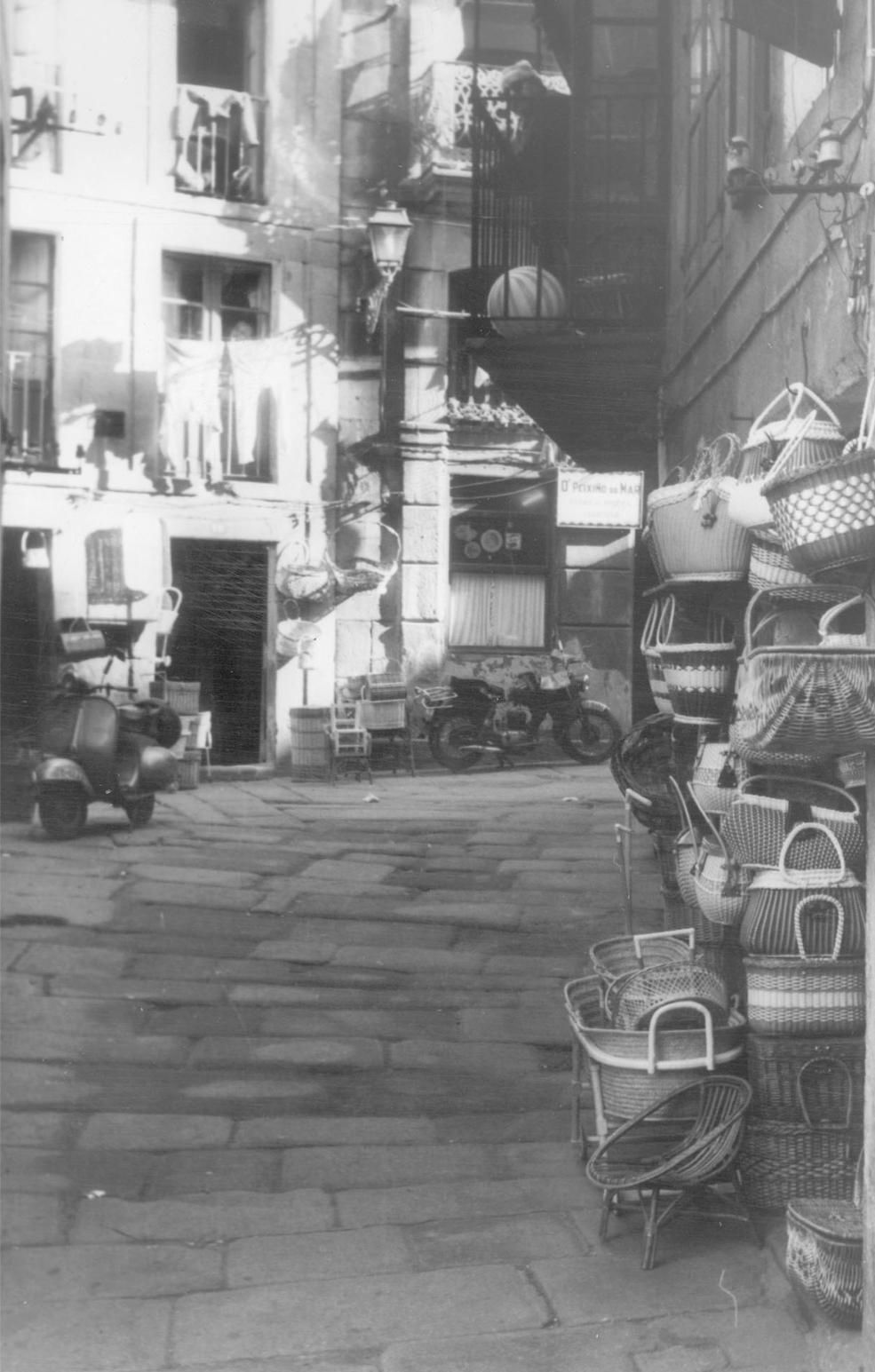 La calle de los Cestos, en el casco vello de Vigo