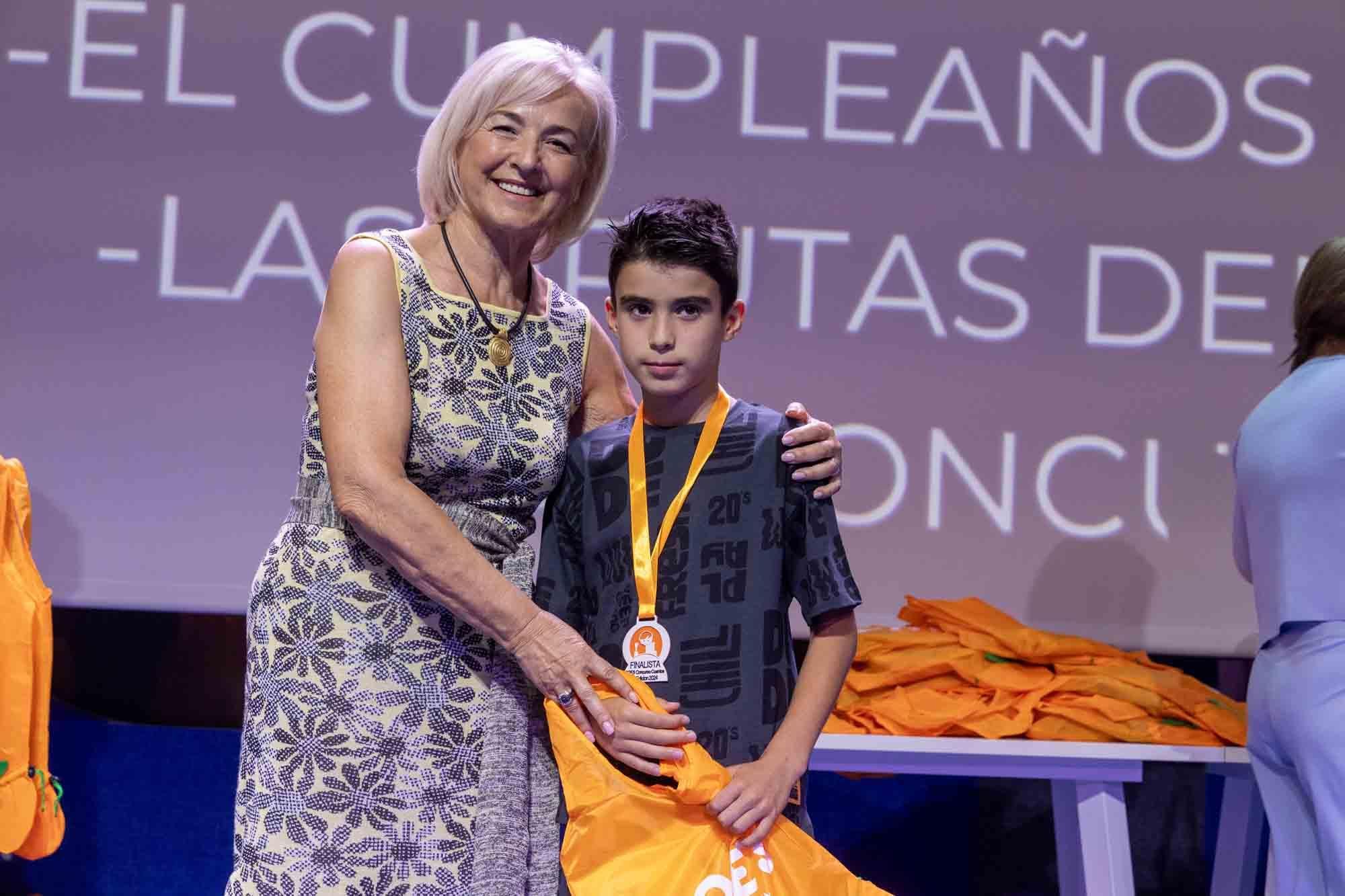 Entrega de premios del concurso infantil de relatos cortos "Cuéntame un cuento para comer" en el Club INFORMACIÓN organizado por COES