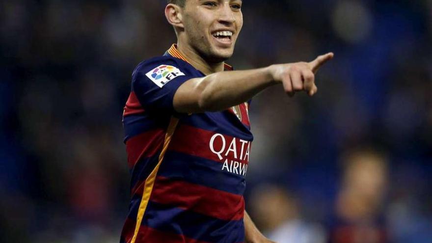 Munir celebra un gol con el Barcelona. // Efe