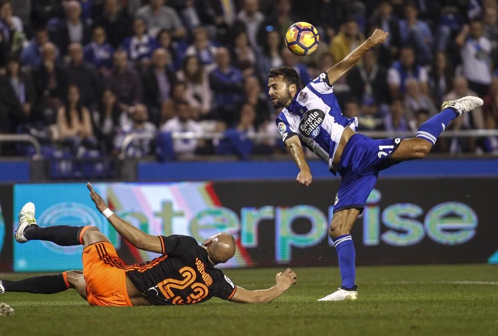 Un Çolak notable librea el ataque con un gran gol y un error suyo propicia el empate (1-1).