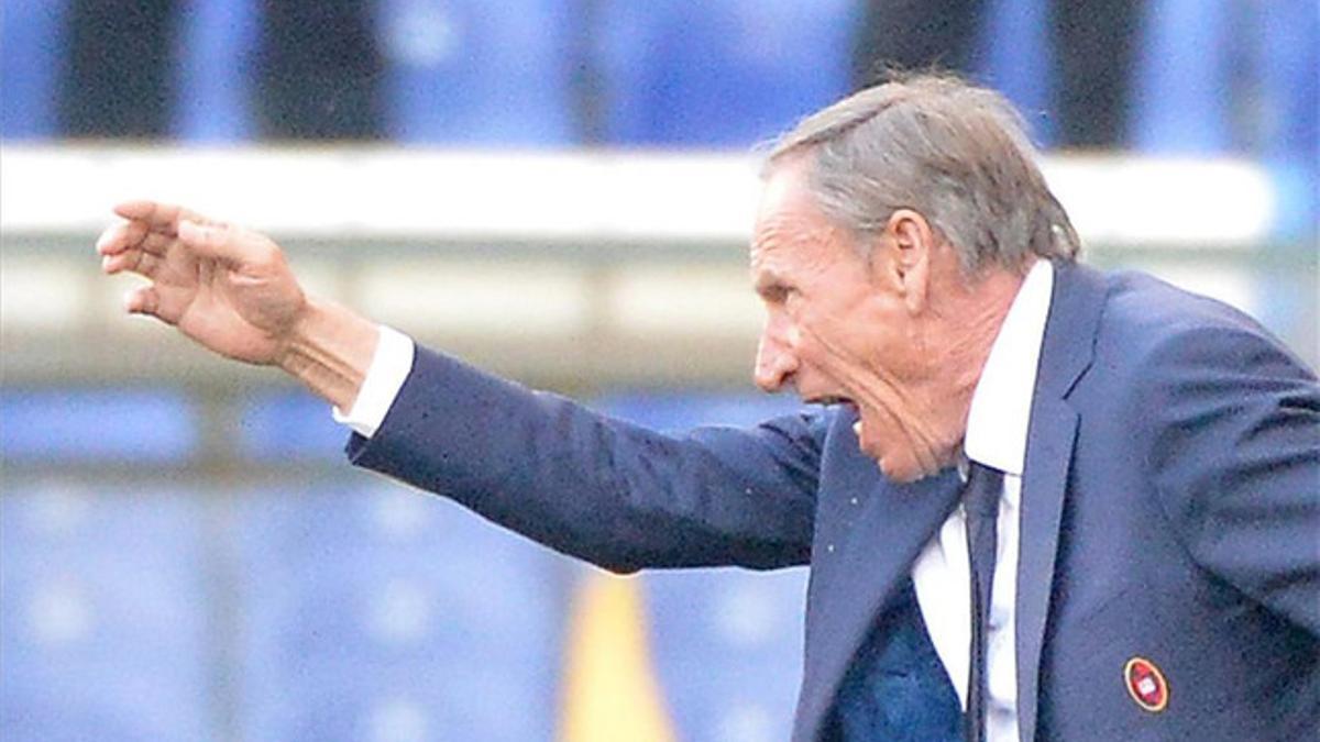 Zeman presentó su dimisión como técnico del Cagliari