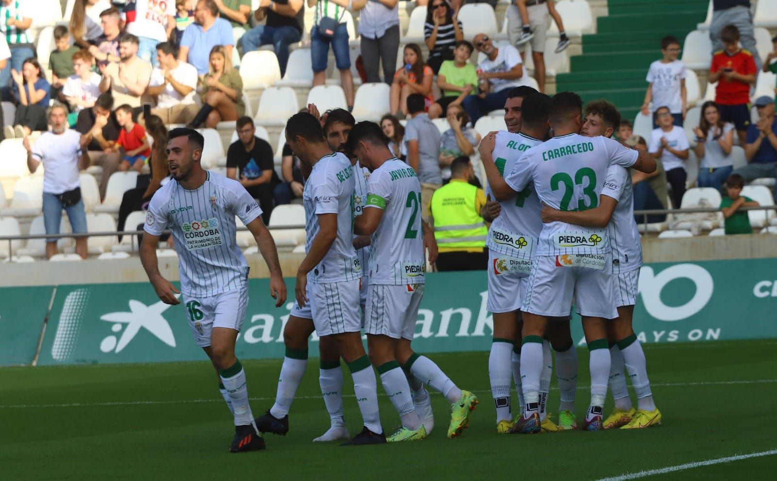 Crónica Córdoba CF - Talavera | El Córdoba CF golea al Talavera y recupera  el liderato en Primera Federación