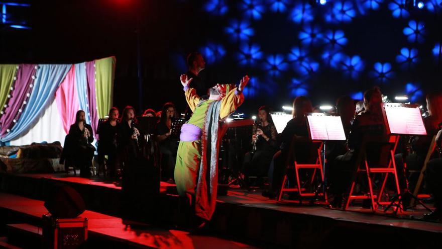 Un momento del espectáculo, en el Lalín Arena. |  // BERNABÉ/LUCÍA ABELEDO