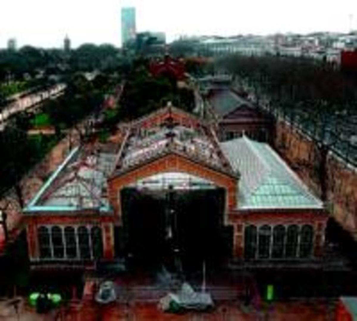 En primer término, el Hivernacle en obras, ayer.
