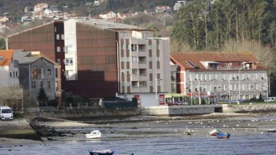 Vista del tramo donde se ubicará el nuevo paseo marítimo, en la zona de Seara, en Moaña.  // C.Giménez