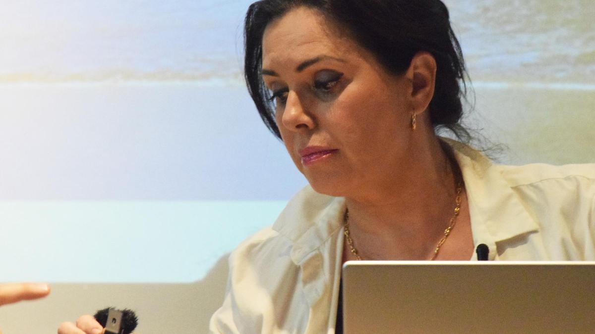 María Serrano durante una rueda de prensa en Sevilla