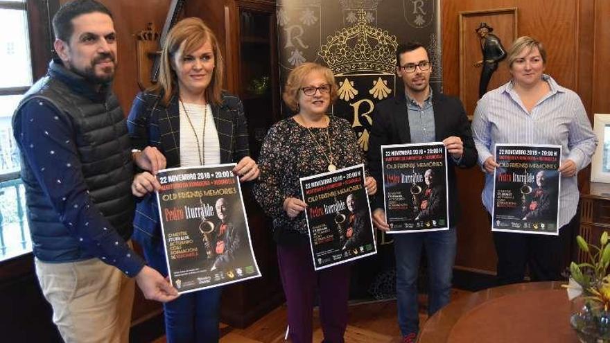 Daniel Boullosa, Digna Rivas, Elisa Arias, Santiago Blanco y Olga García, ayer, en la presentación del concierto de Pedro Iturralde. // FdV