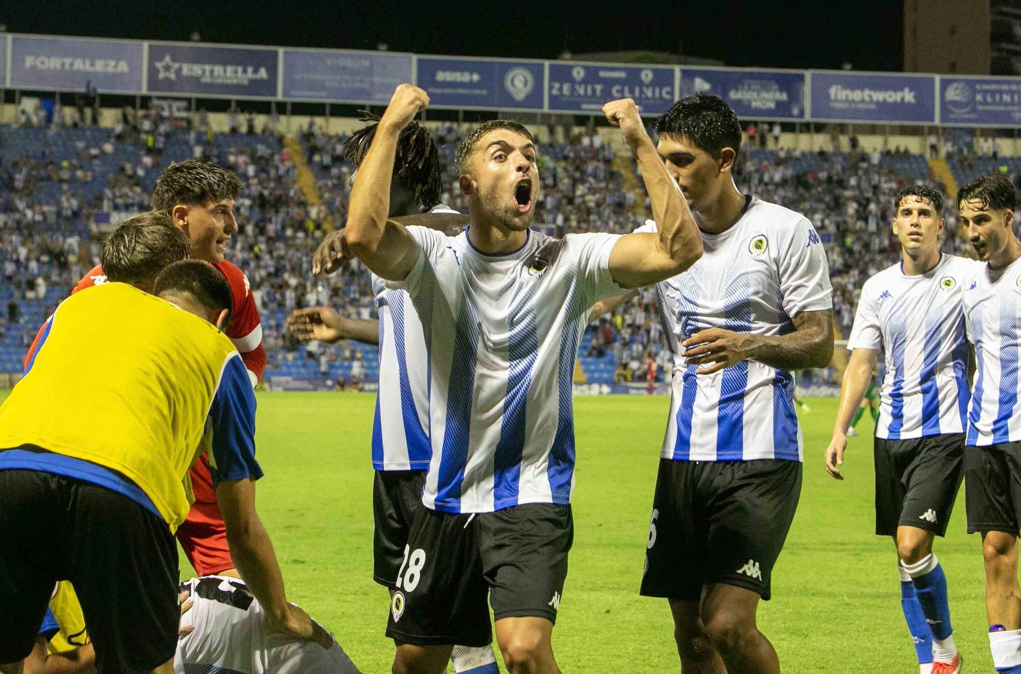 El Hércules se impone 2-0 al Elche en un derbi de nivel en el Rico Pérez