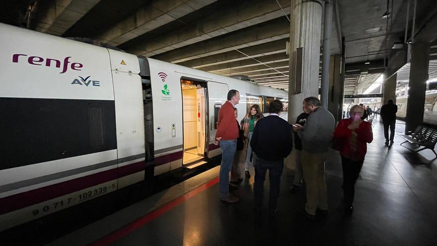 Renfe continúa con los trabajos para normalizar los servicios de AVE con Madrid