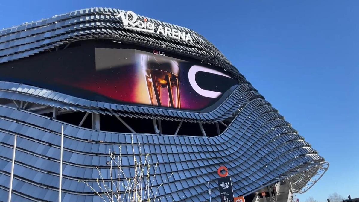 Cientos de aficionados abren la Copa en la 'fan zone' del Roig Arena
