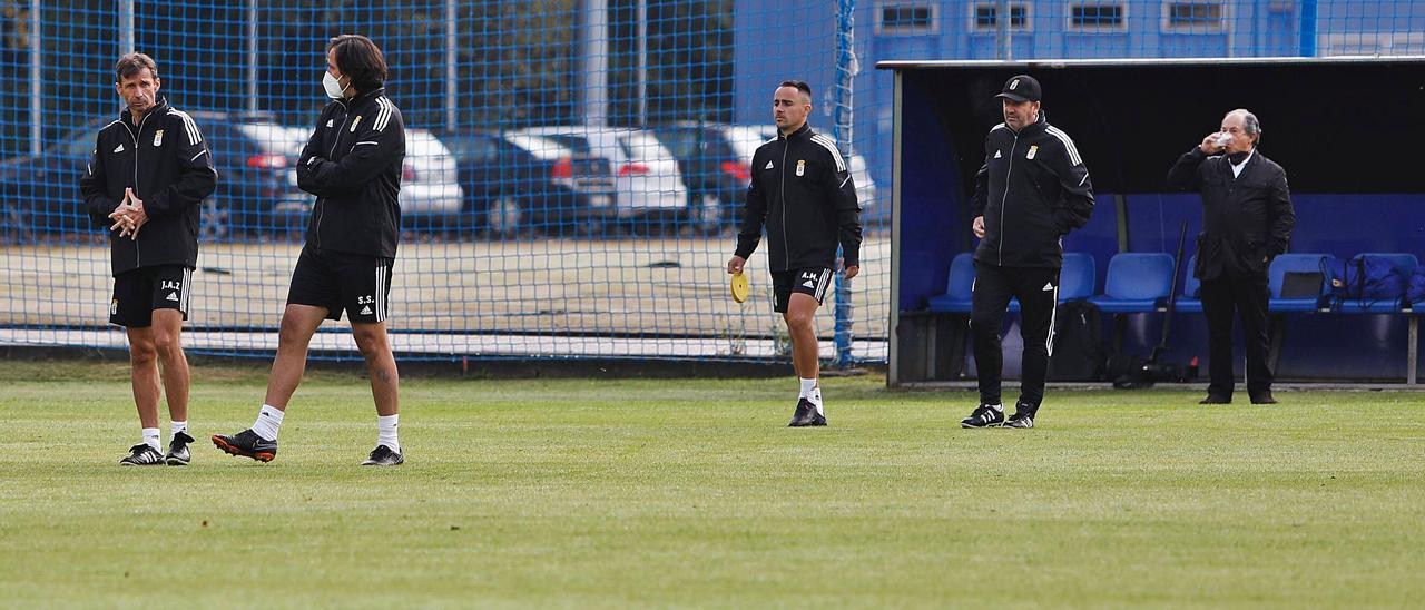 Por la izquierda, Ziganda, Segura, Alberto Martínez, Bingen Arostegi y Federico González, ayer en El Requexón. | Luisma Murias