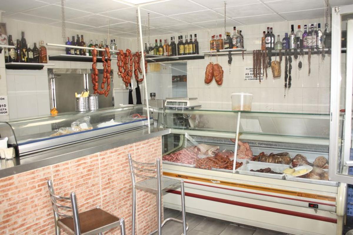 El embutido casero es pare del éxito de El Mochuelo