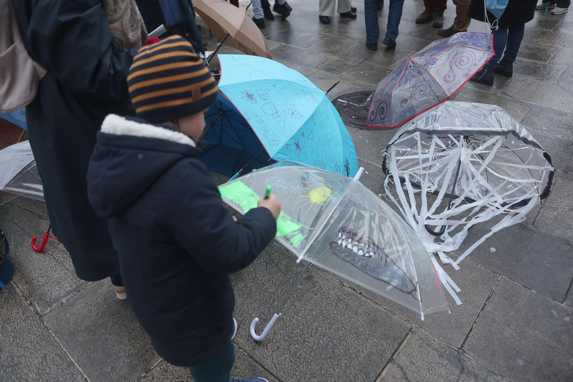 Pintada de paraguas en honor a Urbano Lugrís