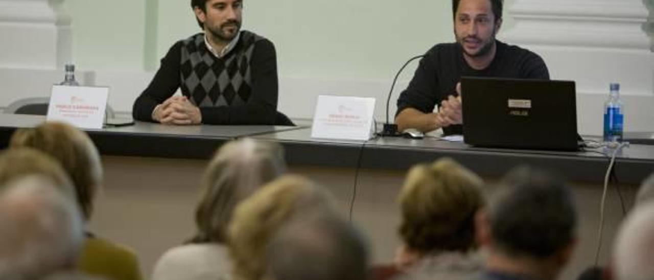 Pablo Camarasa, a la izquierda, y Sergi Rubio, a la derecha, durante su ponencia.