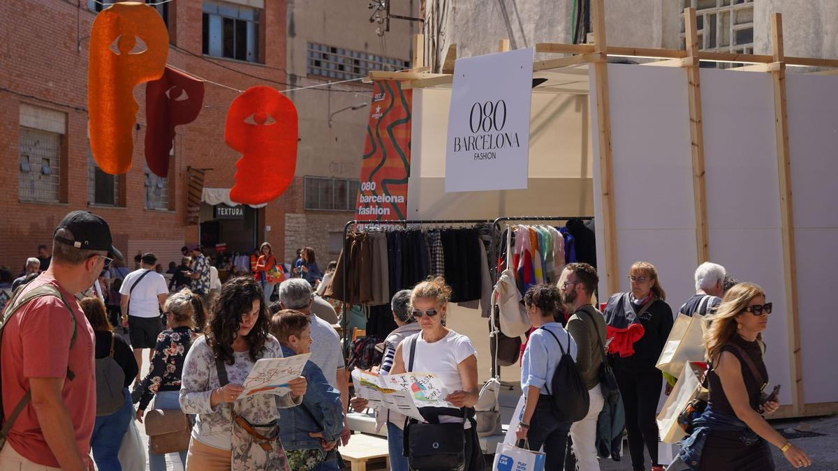 Visitants passejant pel Rec.0 aquesta setmana