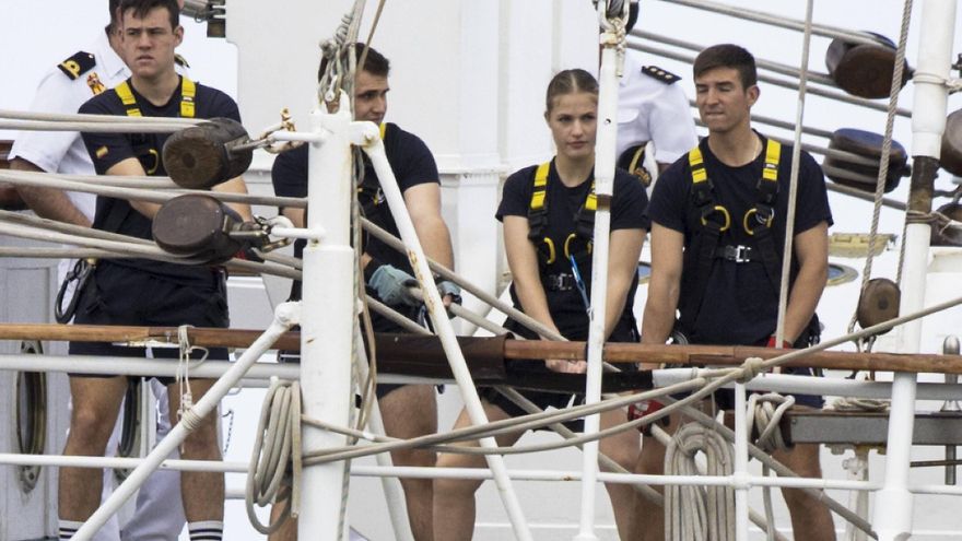 VÍDEO: La Princesa Leonor y el "Elcano" dicen adiós a Gijón