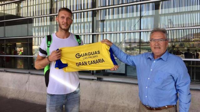 Pablo Kukartsev, uno de los fichajes del Guaguas, junto al presidente Juan Ruiz.