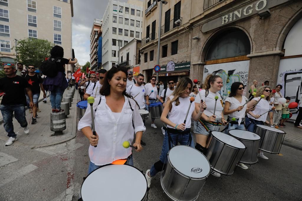 Cerca de mil personas salen a la calle por el Primero de Mayo