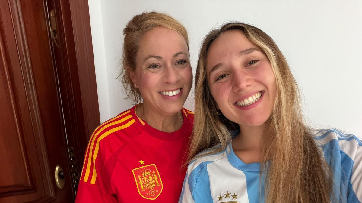 Micaela y Lola unidas tras la final del Mundial